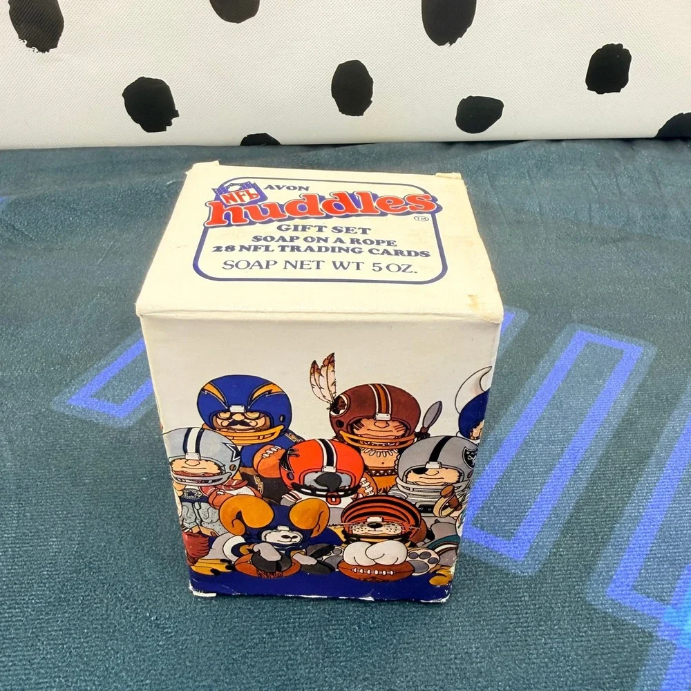 Vintage 1984 Avon NFL Huddles Gift Set Soap On A Rope Sealed 28 Cards Pack Box